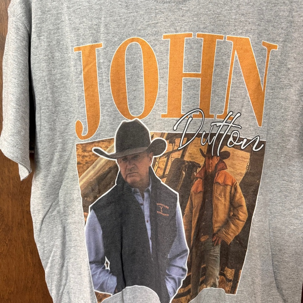 Gildan Gray Yellowstone ‘John Dutton' Graphic Tee- NEVER WORN - Picture 2 of 4